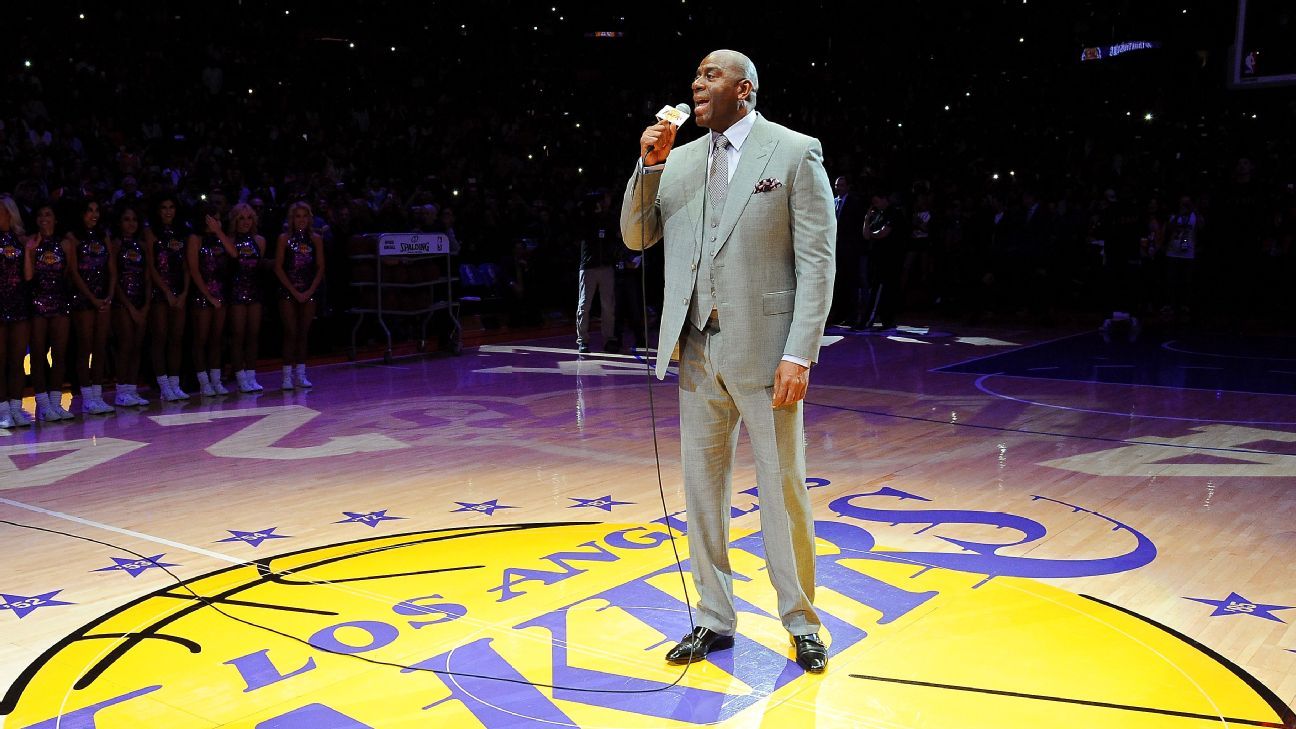 Magic Johnson says his 'Showtime' Los Angeles Lakers would beat current  Golden State Warriors - ESPN