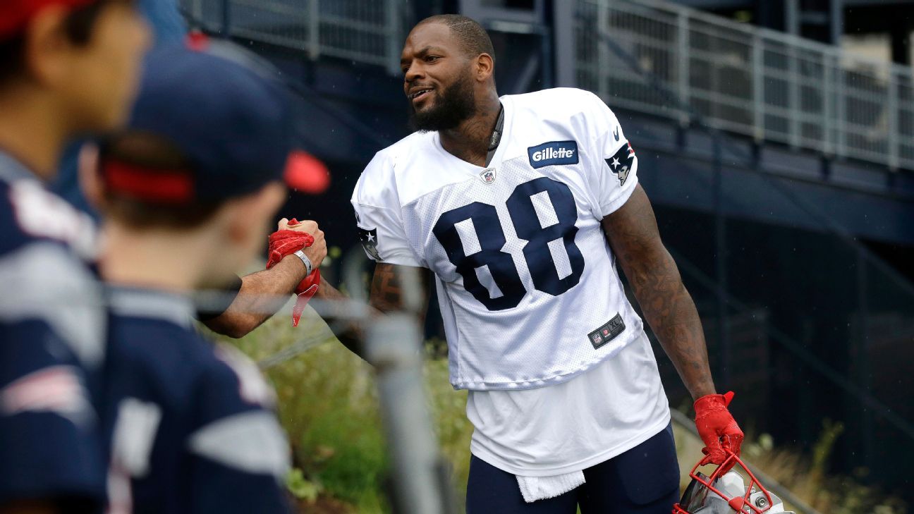 New England Patriots place Martellus Bennett, Nate Ebner on