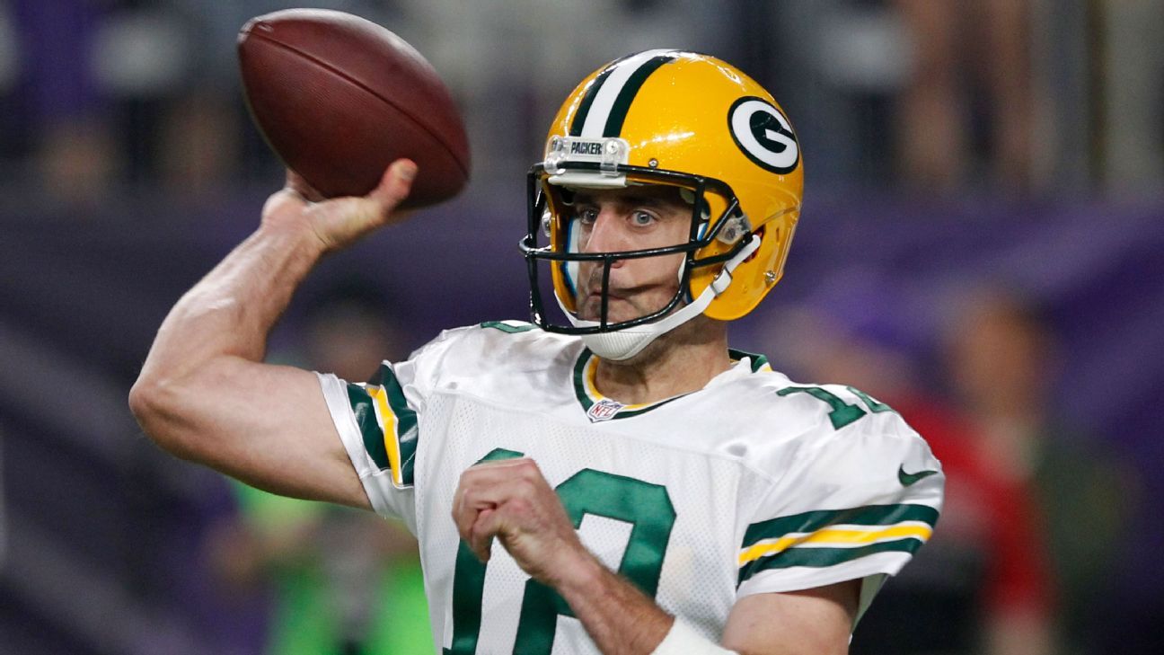 Green Bay Packers QB Aaron Rodgers Digs the Long Ball - Sports