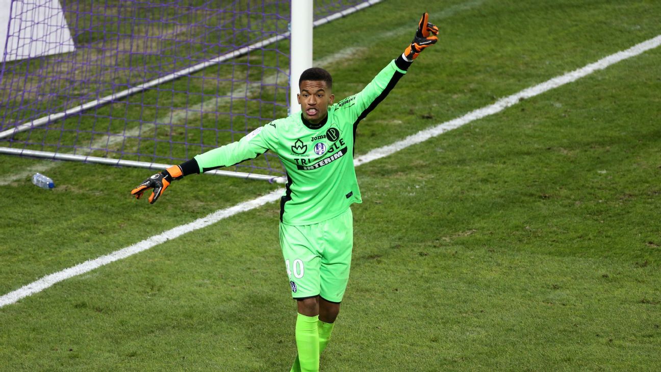 Jovens Promessas - FIFA 23 - Nome: Alban Lafont Idade: 18 anos Data de  Nascimento: 23 de Janeiro de 1999 Posição: Goleiro Altura: 1. 93 cm Perna  Boa: Direita Clube: Toulouse FC (