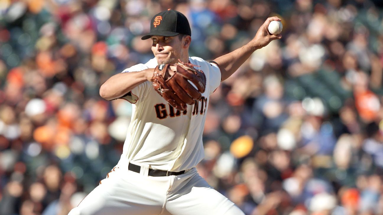 Javier Lopez finalizes three-year deal with Giants