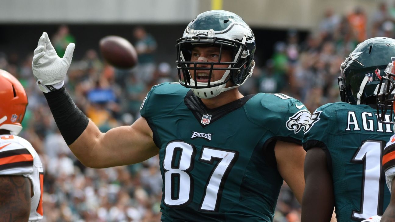 TE Brent Celek entering twilight of his Eagles' career, PFF News &  Analysis