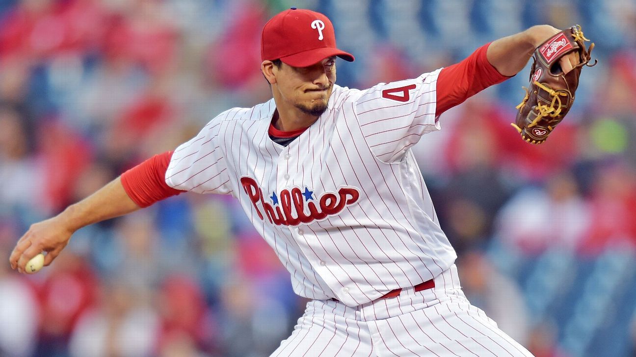 Astros take gamble, sign pitcher Charlie Morton to two-year deal