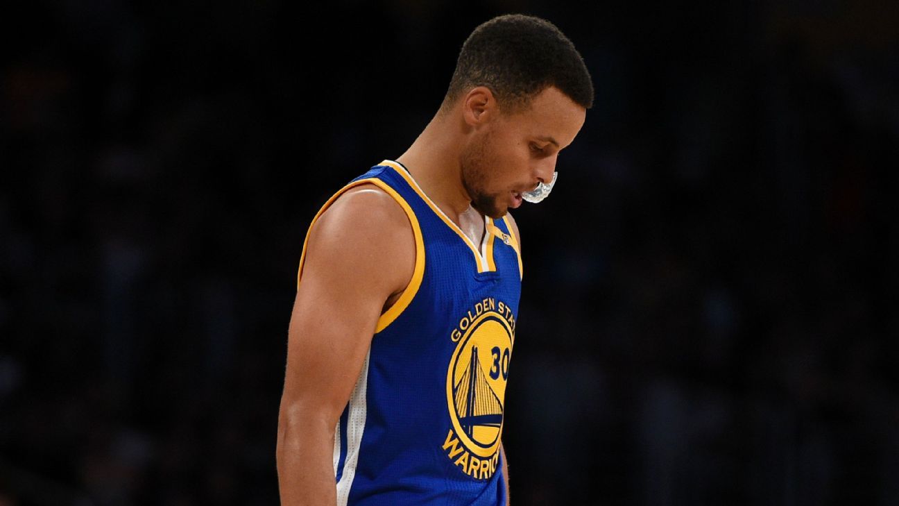 Stephen Curry Wears Raiders Jersey After Losing Bet (Photo)