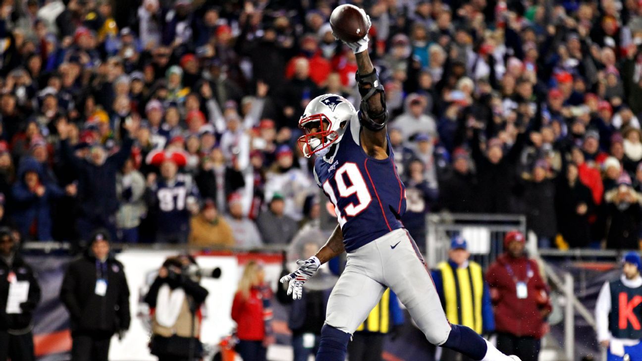 New England Patriot Malcolm Mitchell surprises students with books