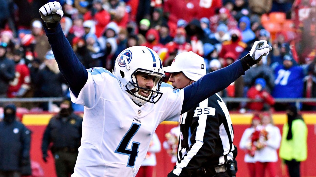 Tennessee Titans holder Brett Kern (6) signals good as kicker Ryan Succop  (4) smiles after Succop kicked a 50 yard field goal to go ahead of the San  Francisco 49ers with one