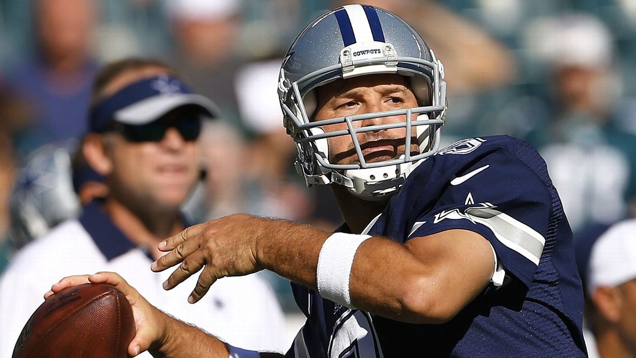 Dallas Cowboys quarterback Tony Romo releases a pass against the