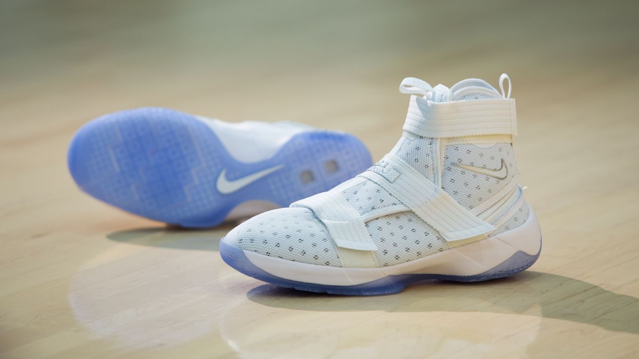 lebron james velcro shoes