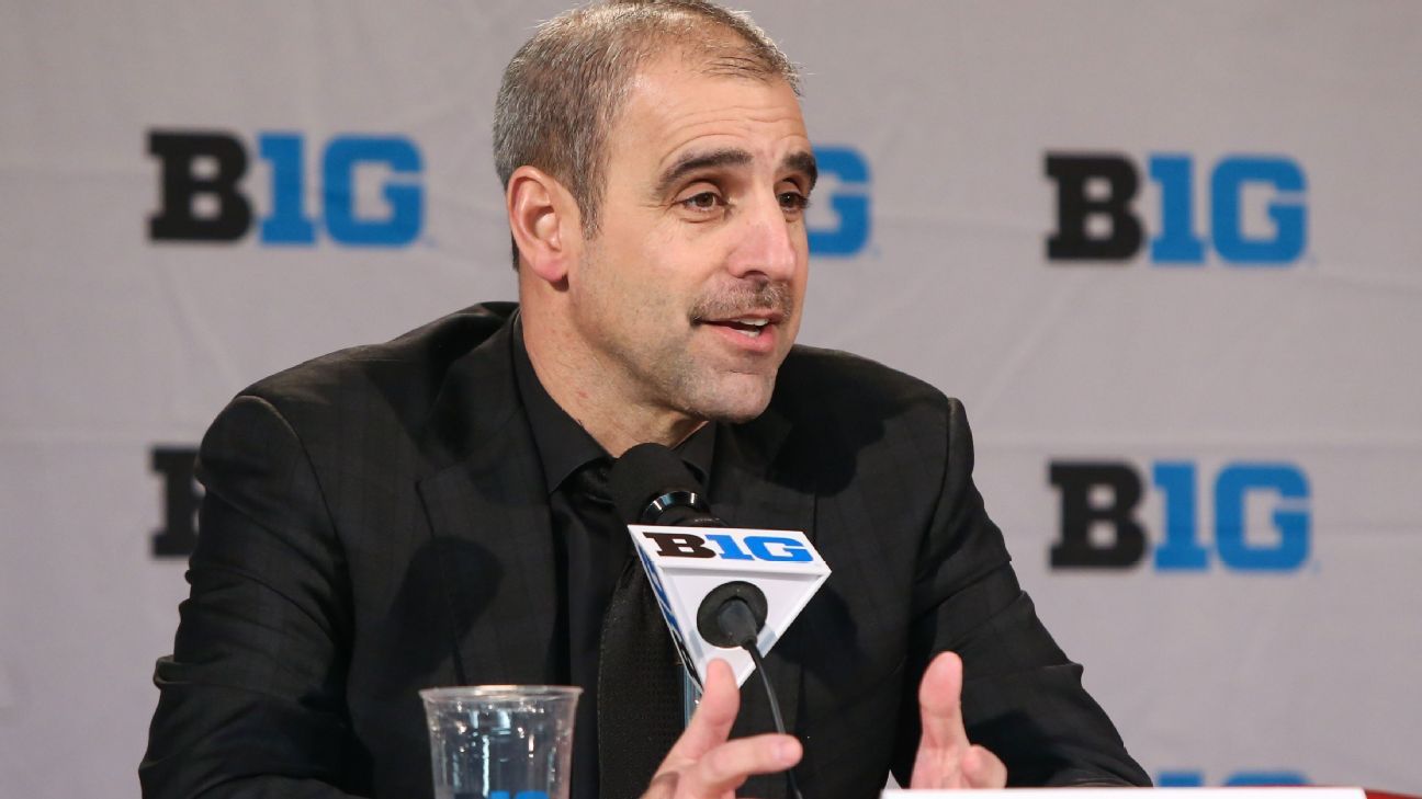 Michigan State Spartans hockey coach Tom Anastos stepping down - ESPN