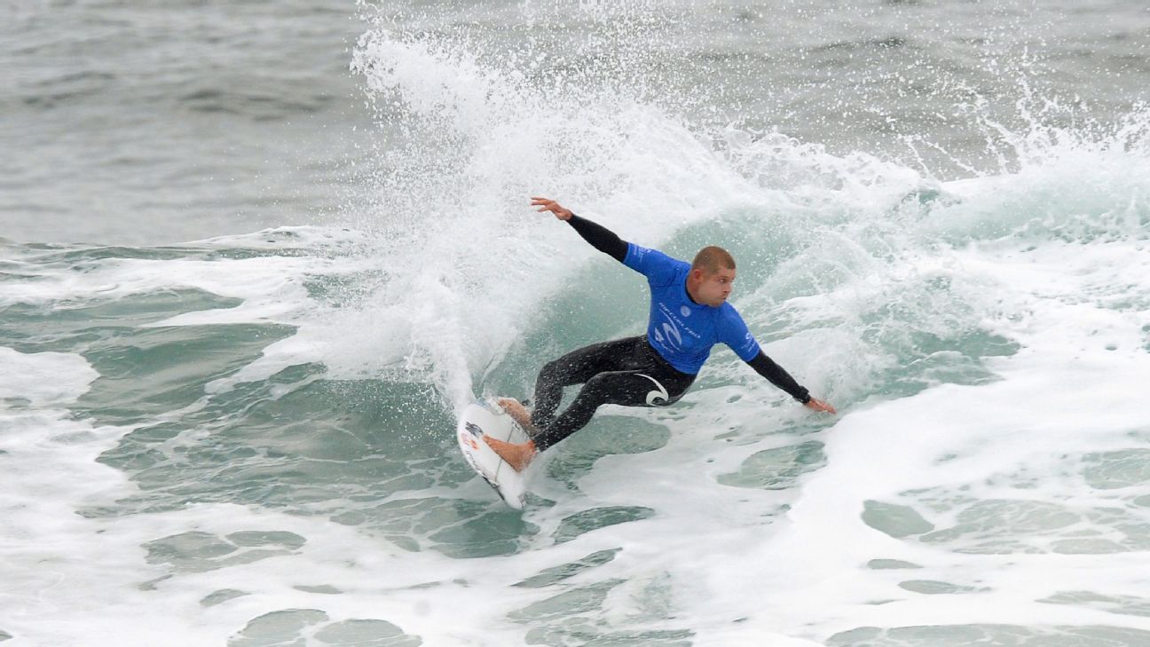 Mick Fanning ousts Slater at Bells Beach WSL event - ESPN