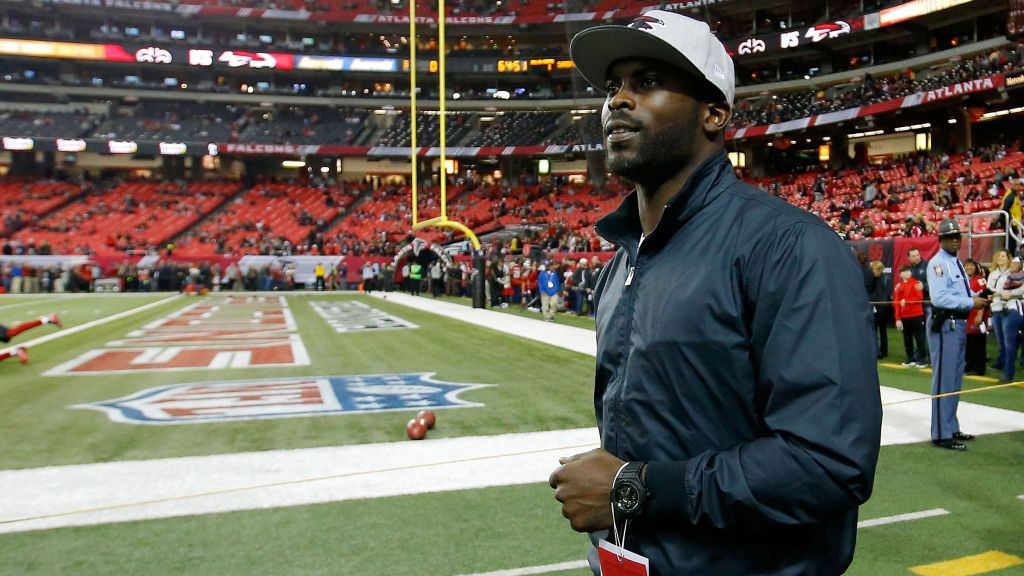 No talks yet between Michael Vick, Atlanta Falcons on sign-to-retire deal 