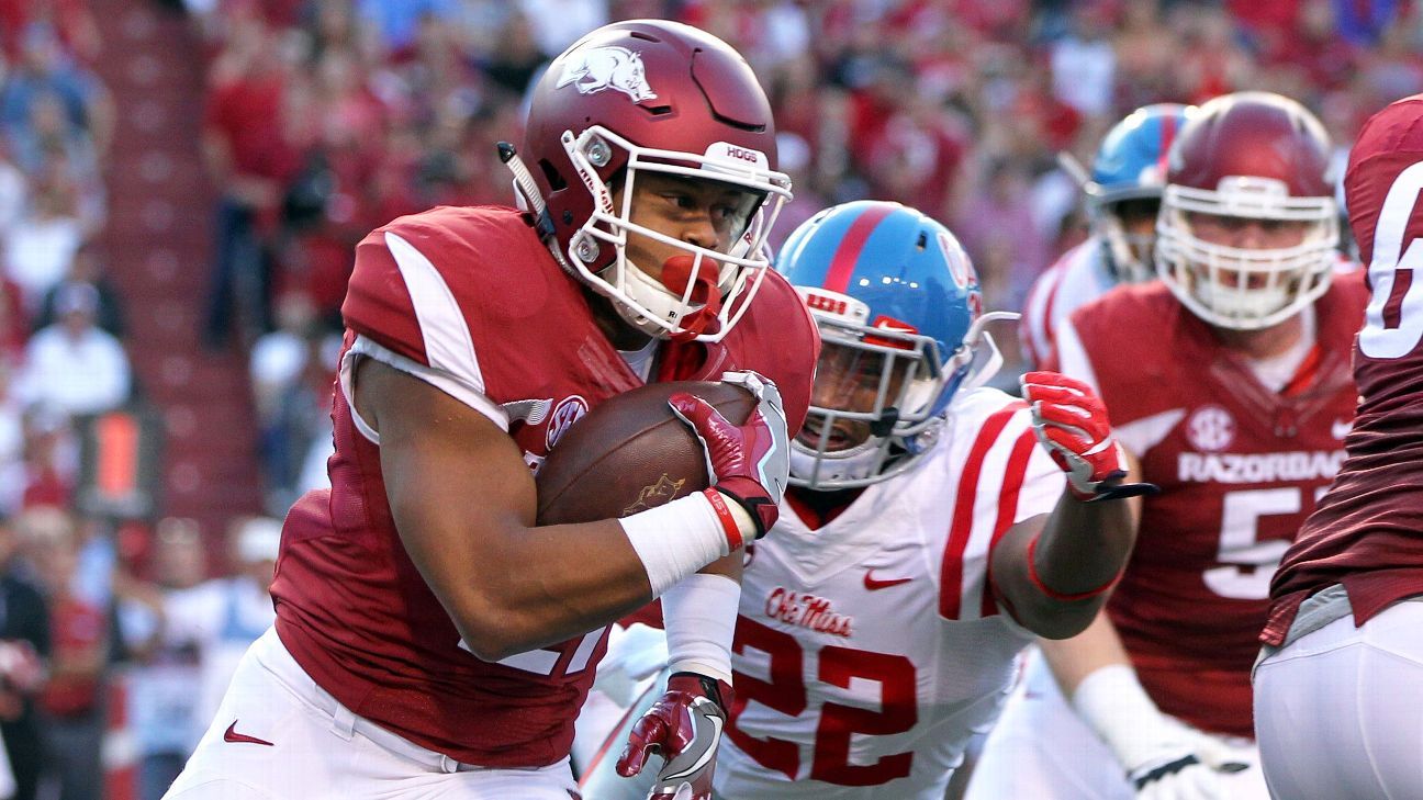 Arkansas Razorbacks to continue playing games in Little Rock through
