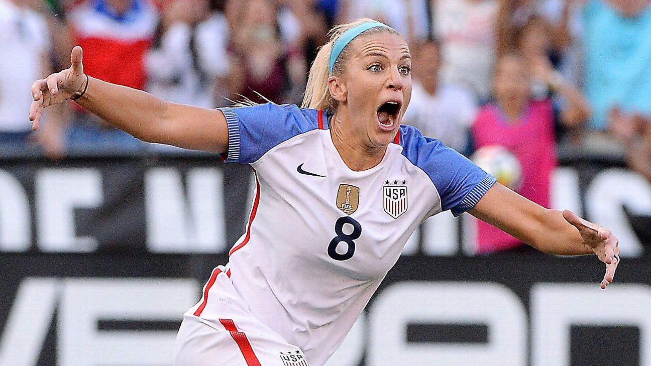 Zach Ertz tears up watching wife, Julie, celebrate Super 