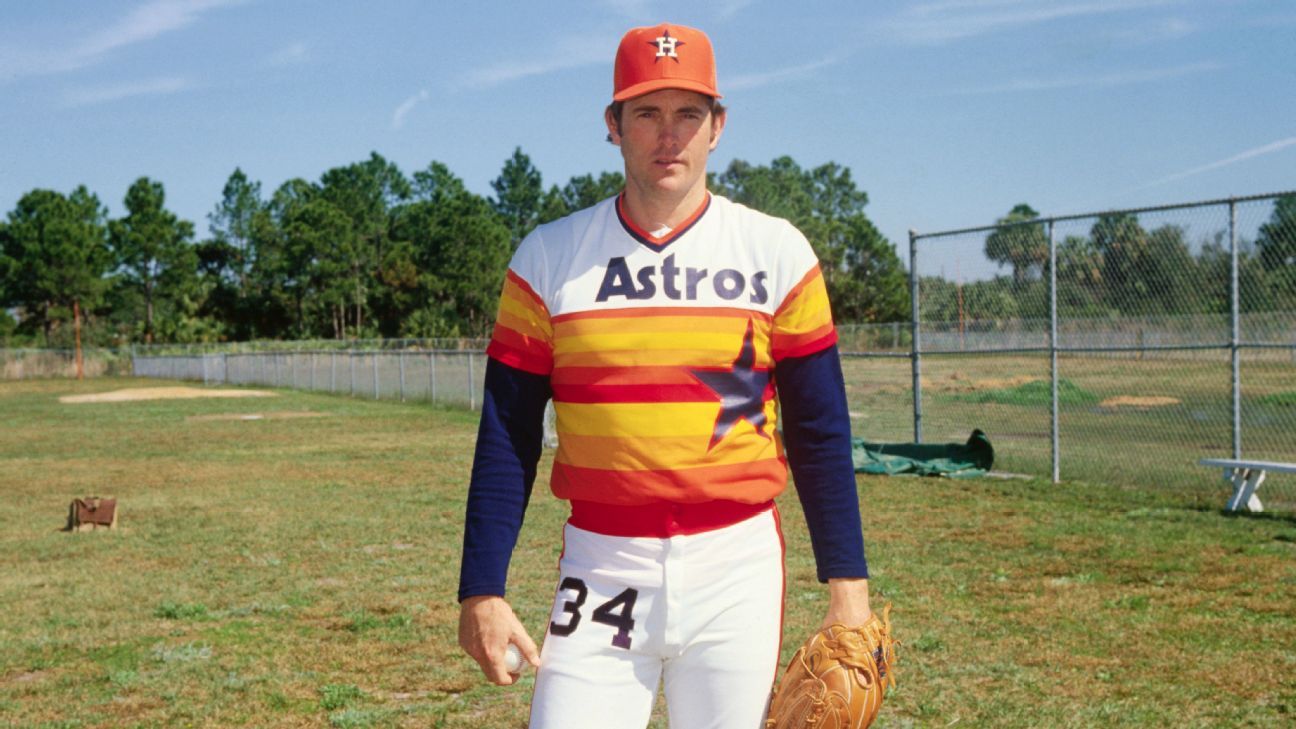 I miss the Astros pinstripes and brick red unis, and the red shooting star.  Bring it back. Might be cool in orange and blue too. : r/baseball