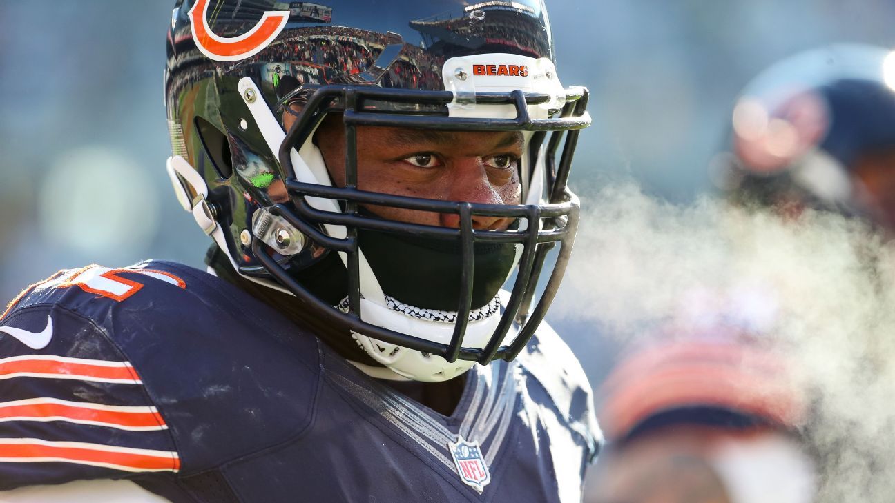 Chicago, Illinois, USA. 24th Nov, 2019. - Bears #72 Charles Leno Jr. takes  a break during the NFL Game between the New York Giants and Chicago Bears  at Soldier Field in Chicago