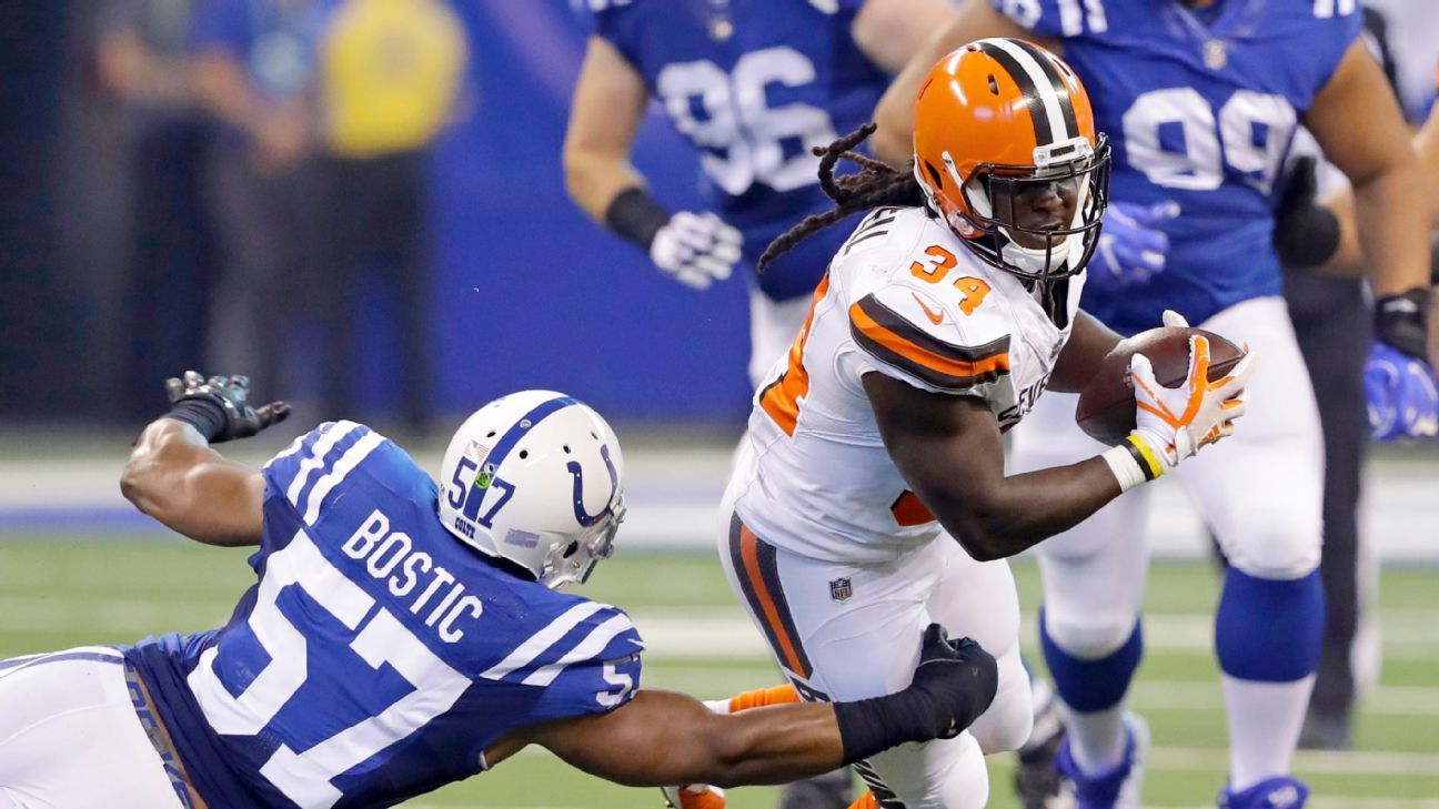 Cleveland Browns' Isaiah Crowell runs against the New England