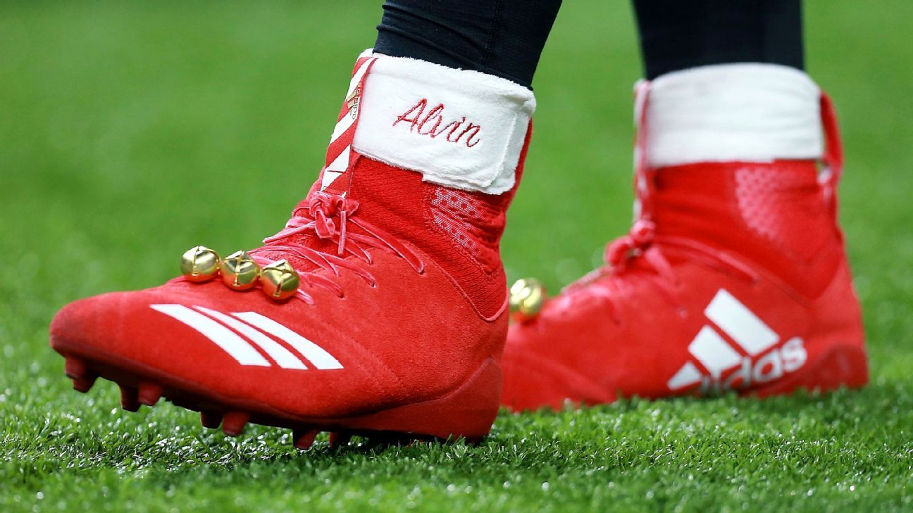 Look: Packers TE rocking insane Grinch cleats for Christmas Day game