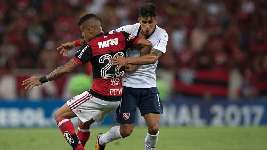 Argentino do Independiente ironiza rojões de torcida do Flamengo: Cresci escutando tiros