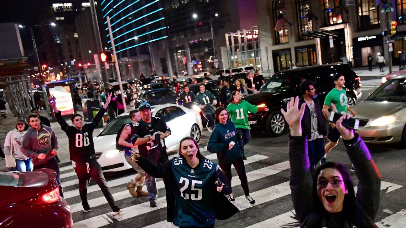 Eagles fans take to streets to celebrate Super Bowl berth - ESPN