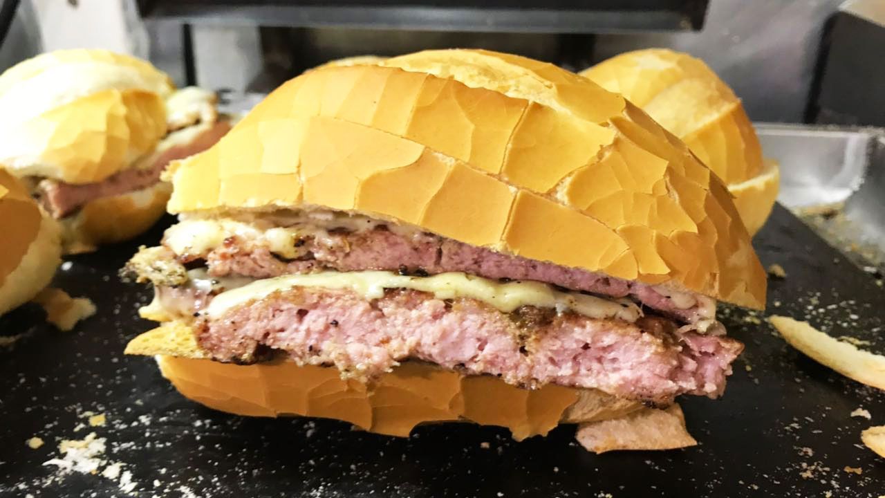 X Luxemburgo Por R 18 90 Conheca O Lanche De Estadio Mais Famoso Do Brasil