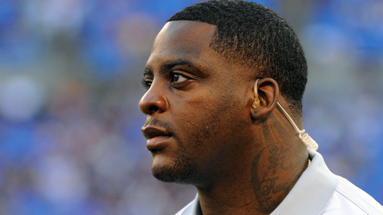 Clinton Portis one of three former NFL players to plead guilty in health care fr..