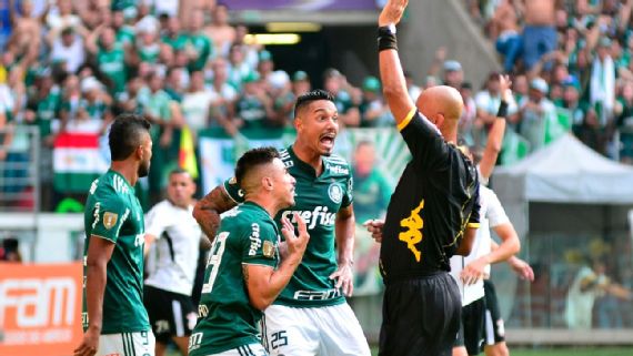 Árbitro do polêmico Palmeiras x Corinthians de 2018 fala dois anos após final: 