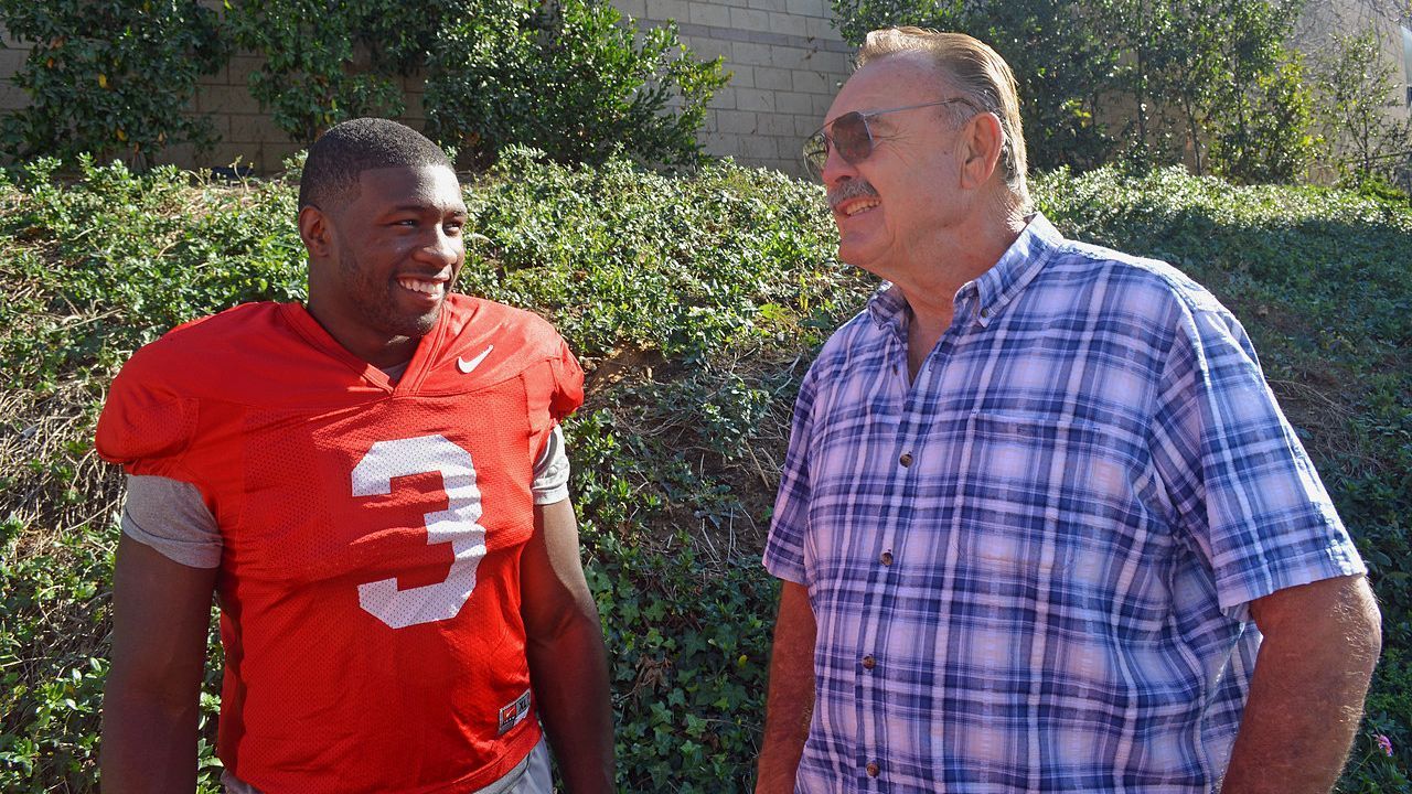 Ravens Roquan Smith named top linebacker with Butkus Award