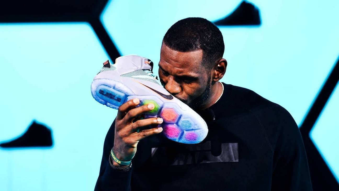 Cómo LeBron James firmando Nike?