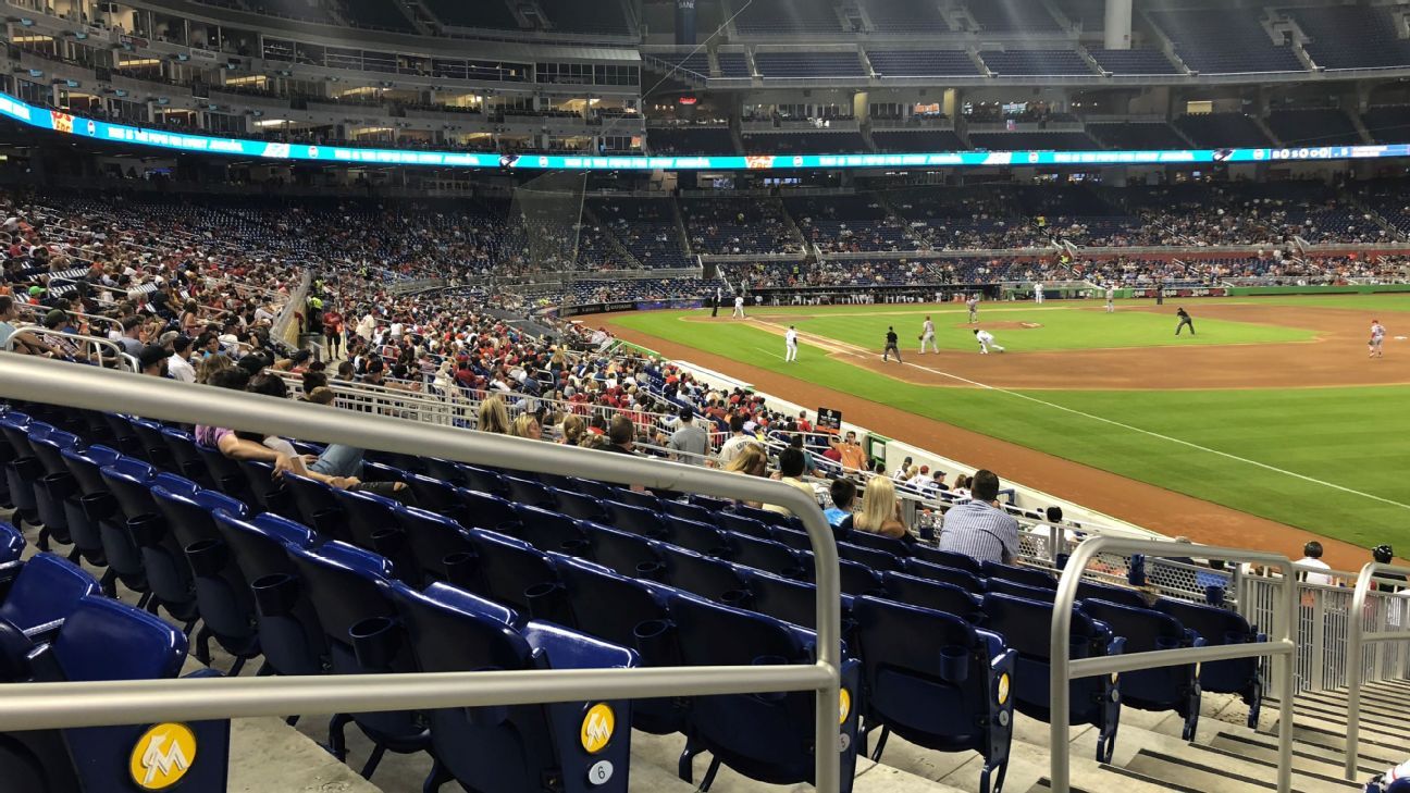 Jersey deportivo oficial de la casa club de Miami Marlins New Era 2022