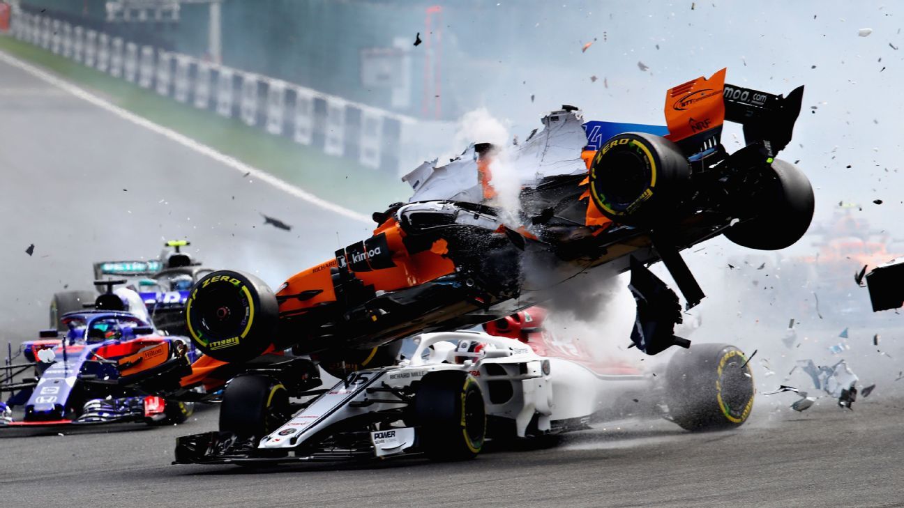 Fernando Alonso involved in scary Turn 1 crash at Belgian 