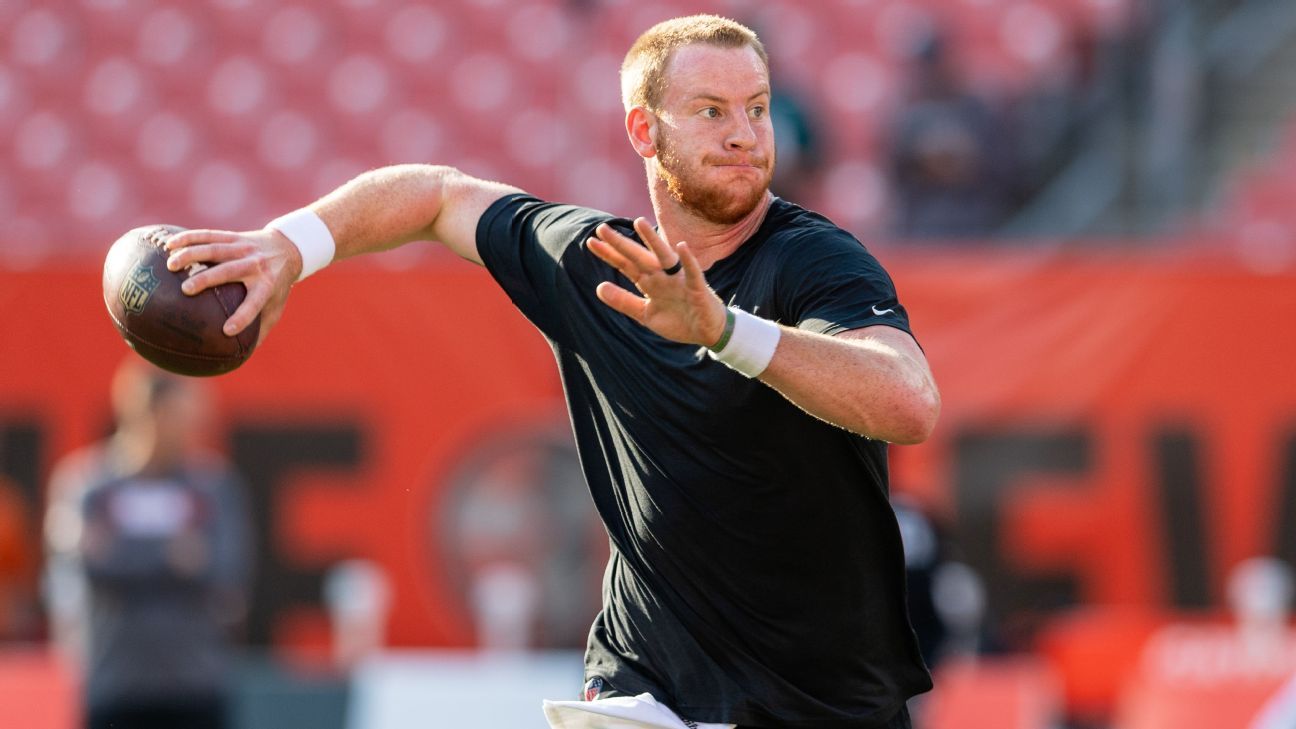 Carson Wentz to undergo tests on injured hand