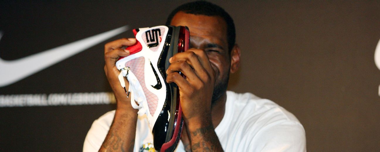 Estas son las zapatillas que usa LeBron James, máximo anotador histórico de  la NBA