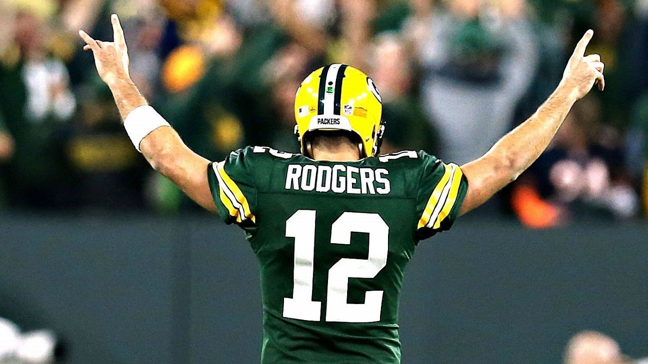 Rodgers returns from injury, Packers beat Bears 24-23