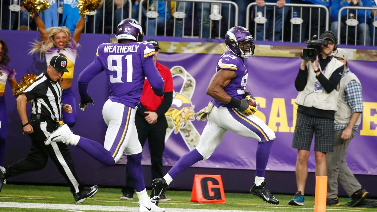 Danielle Hunter returns fumble for TD; Vikings' defense dominates