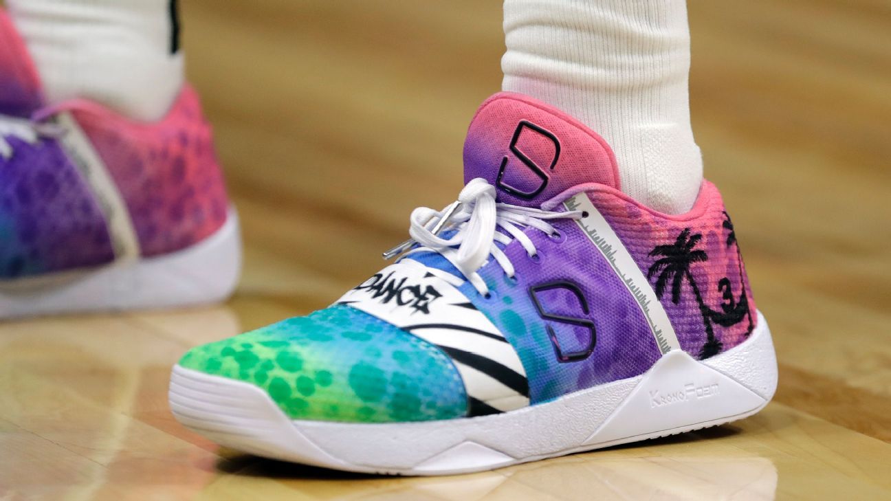 shoes custom brooklyn Dwyane honors Wade Brooklyn with Nets of Dinwiddie Spencer