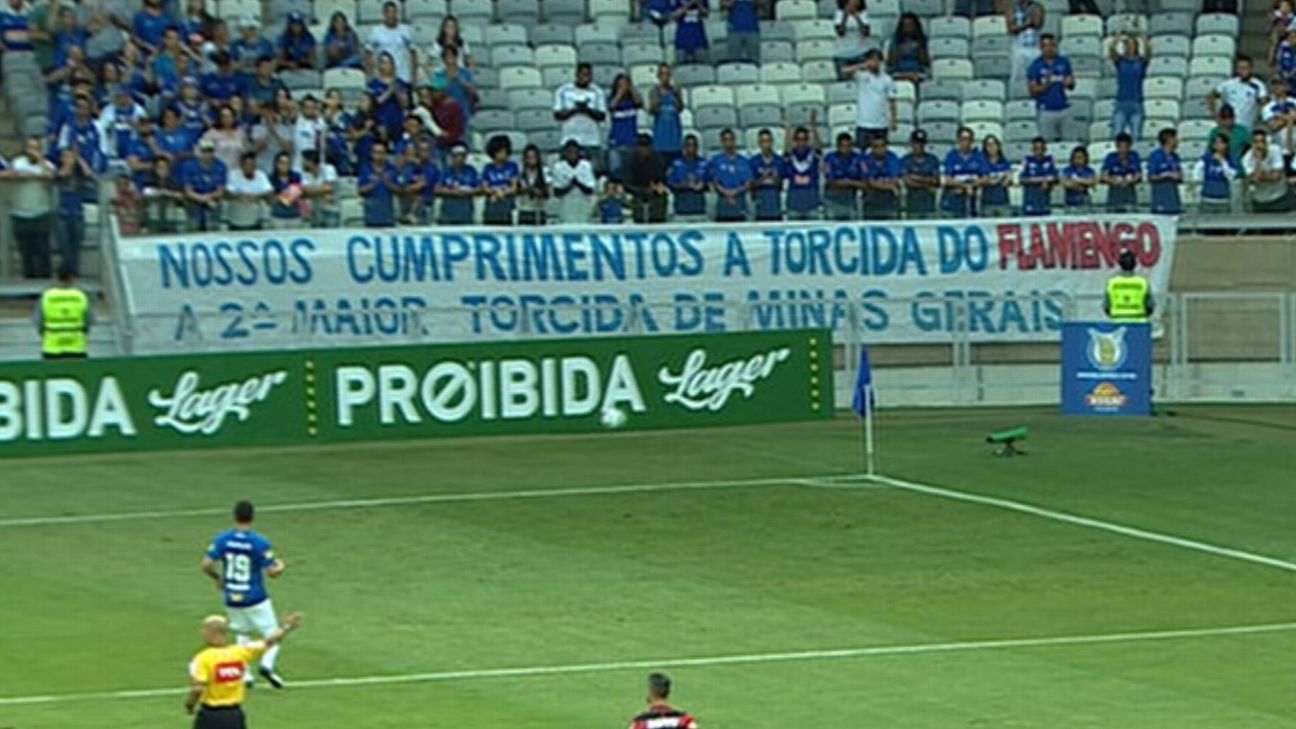 Ainda comemorando o título, torcida do Cruzeiro já seca Atlético-MG no  Mundial - ESPN