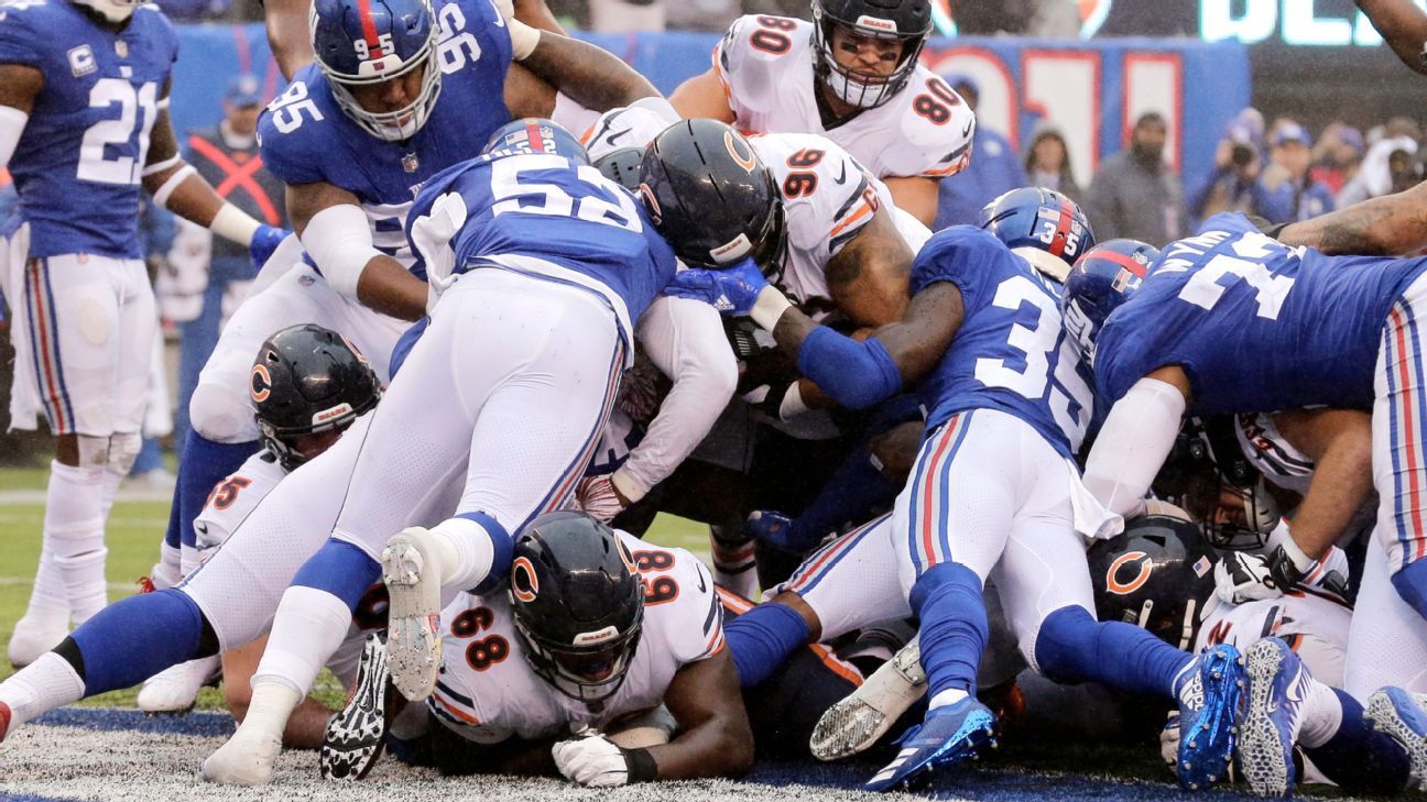 William The Refrigerator Perry gets into the endzone for a 1-yard TD, chicago bears