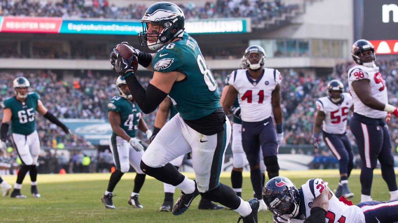 Philadelphia Eagles tight end Zach Ertz catches a pass at the NFL