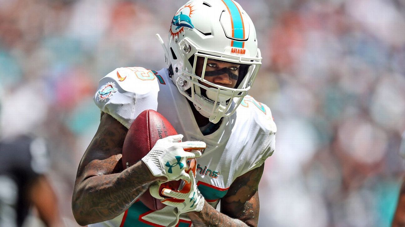 Dolphins' Xavien Howard cools off LA Chargers with key interception