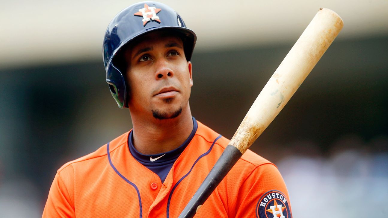 Astros re-sign Ausmus to one-year deal