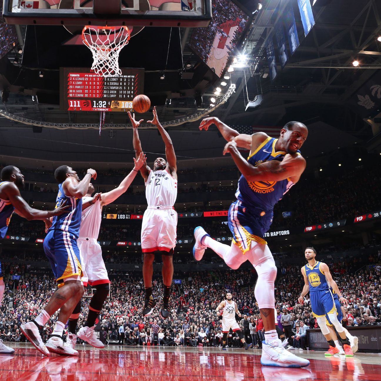 Kawhi Leonard hits fadeaway game-winner to send Toronto Raptors to