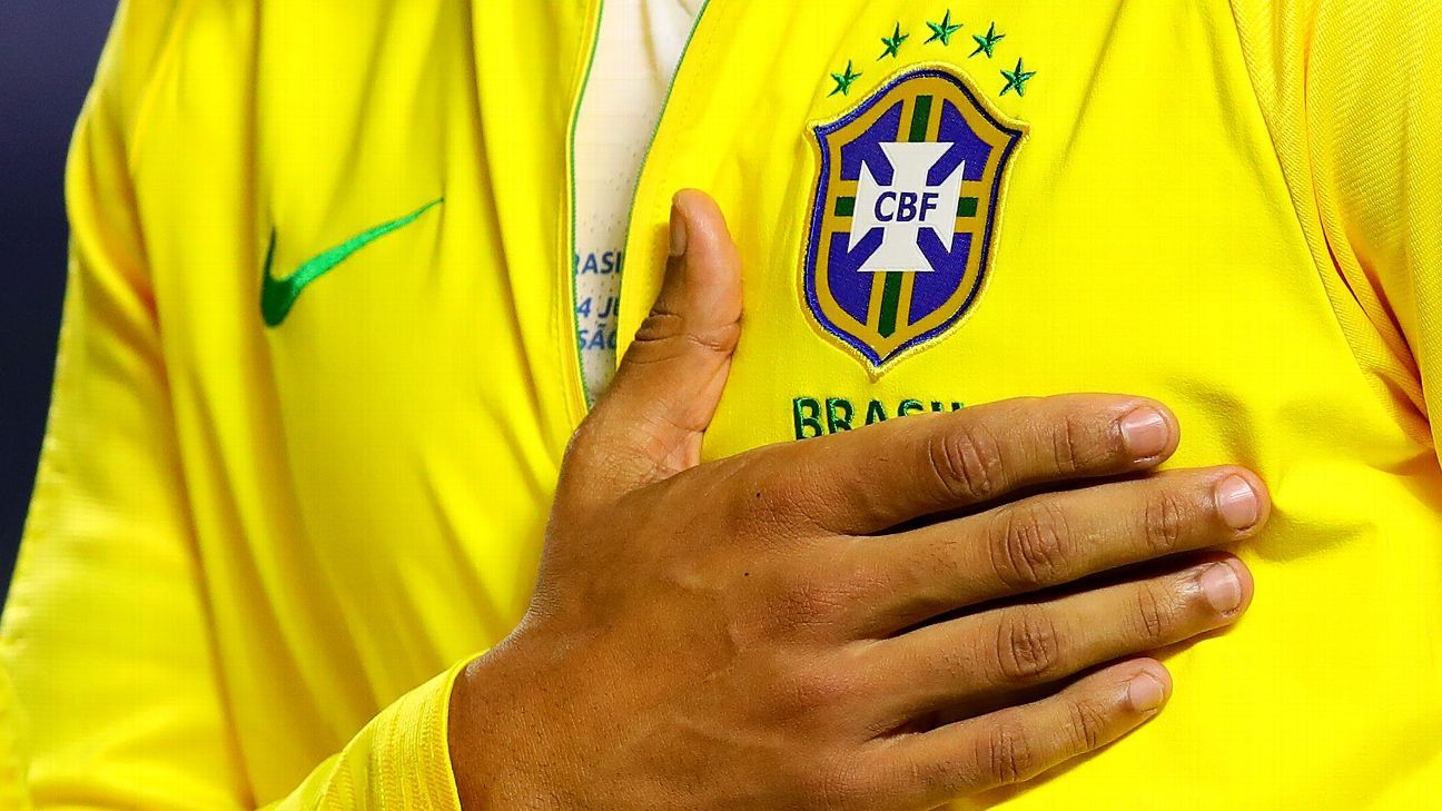 Site vaza suposta nova camisa azul da seleção brasileira