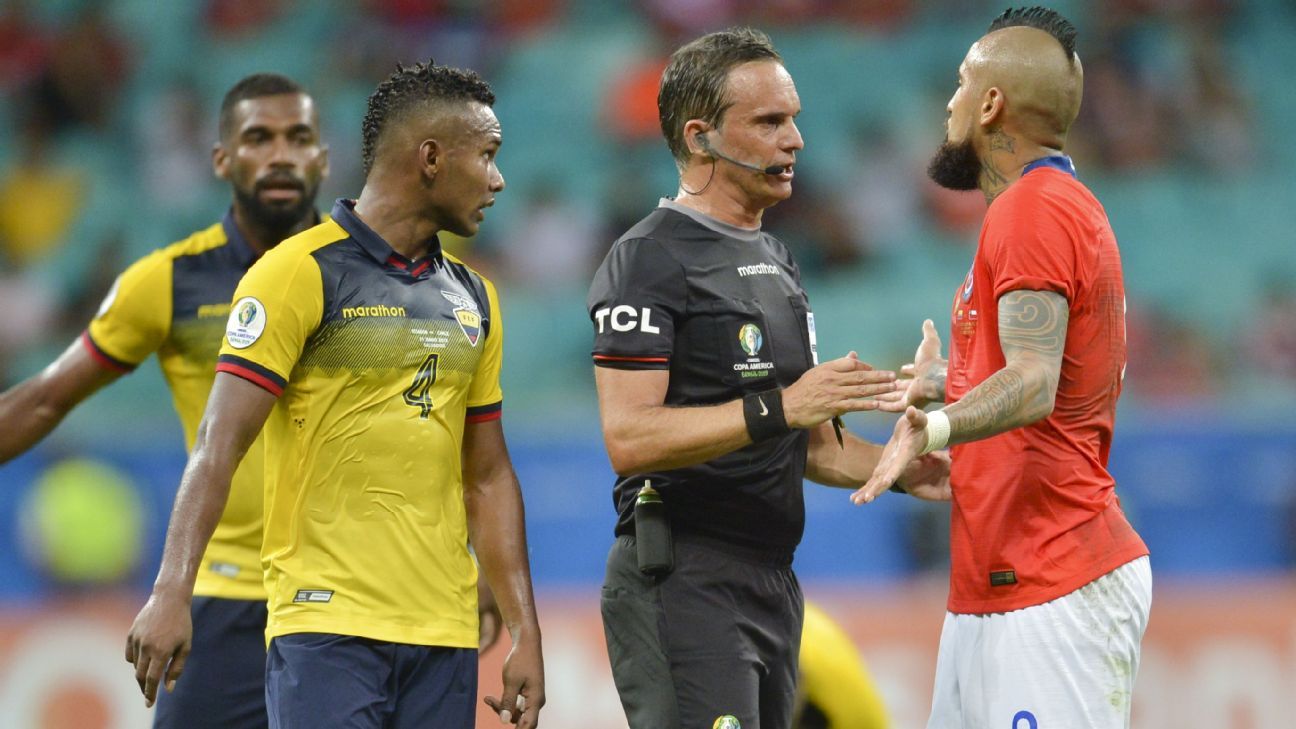 Destaca patrocinador en playeras de árbitros en Copa América ESPN