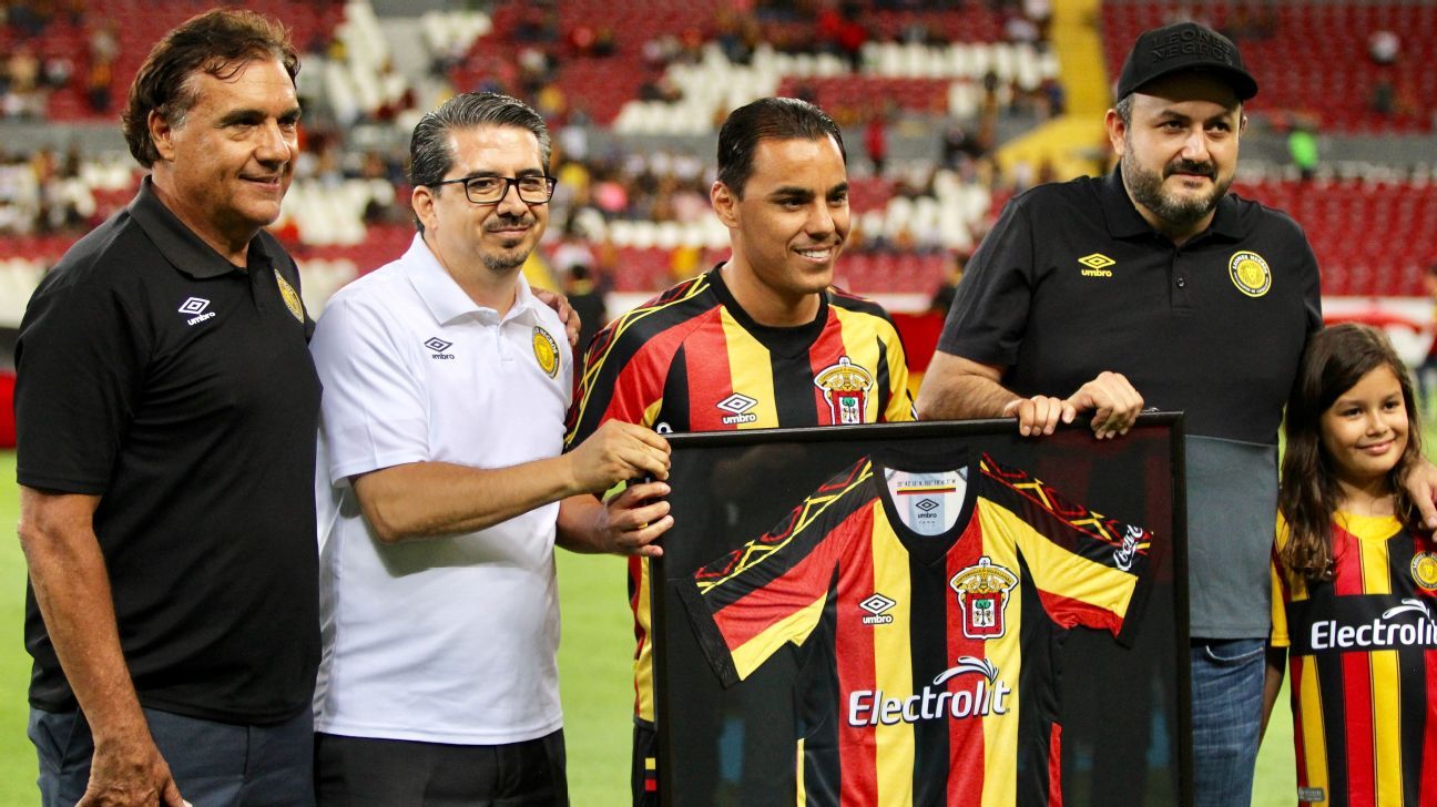 Omar Bravo, refuerzo oficial de Leones Negros