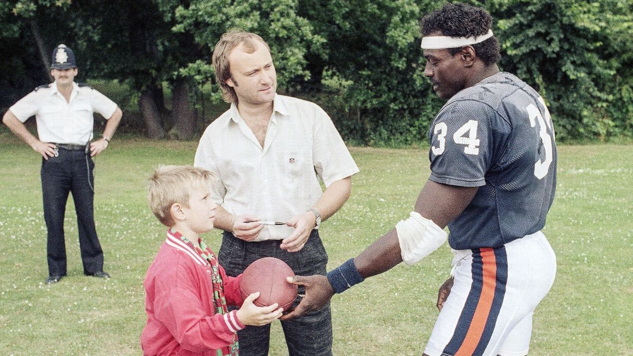 Career in a Year photos 1986: Chicago coach Mike Ditka gets a ride