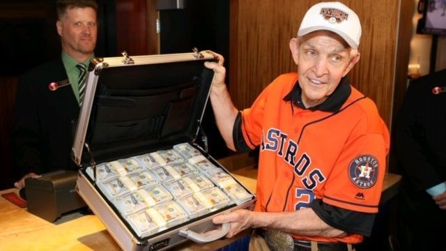 Mattress Mack' places $3.5 million bet on Astros to win World Series - ESPN