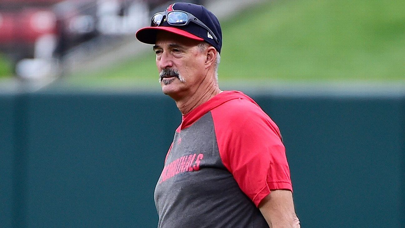 Flipboard: St. Louis Cardinals pitching coach Mike Maddux hits 2 holes-in-one