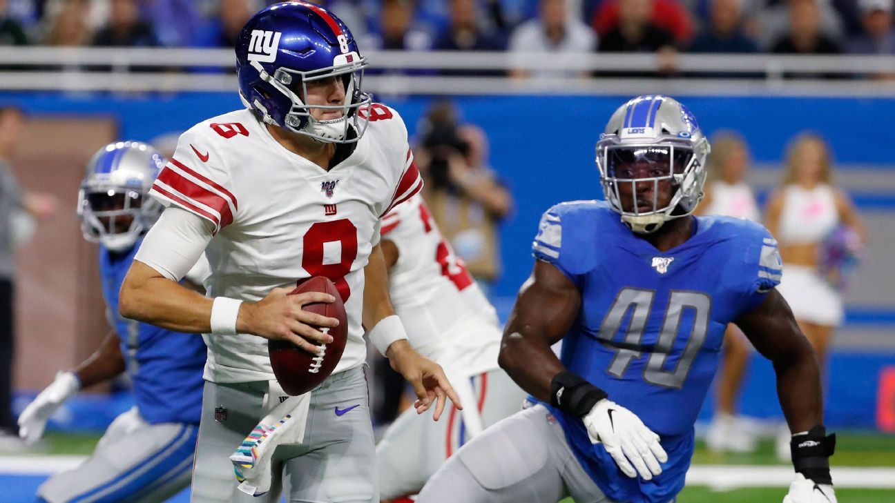 Quarterback Phil Simms of the New York Giants drops back to pass