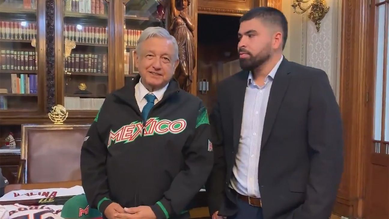 AMLO presumió su encuentro con José Urquidy y auguró campeonato de