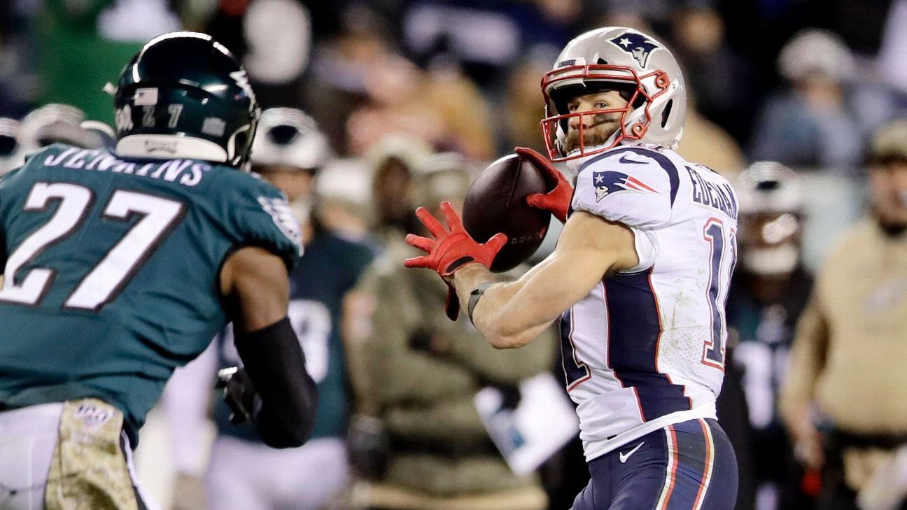 Double pass: Patriots' Julian Edelman throws TD pass to Phillip Dorsett